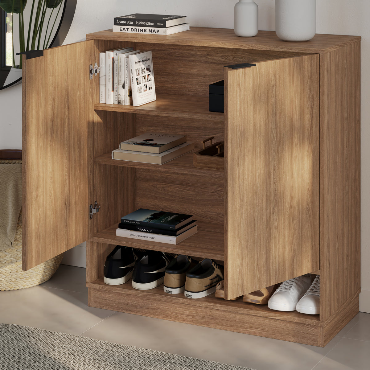 Porto Entry Cabinet in Walnut – detail photo